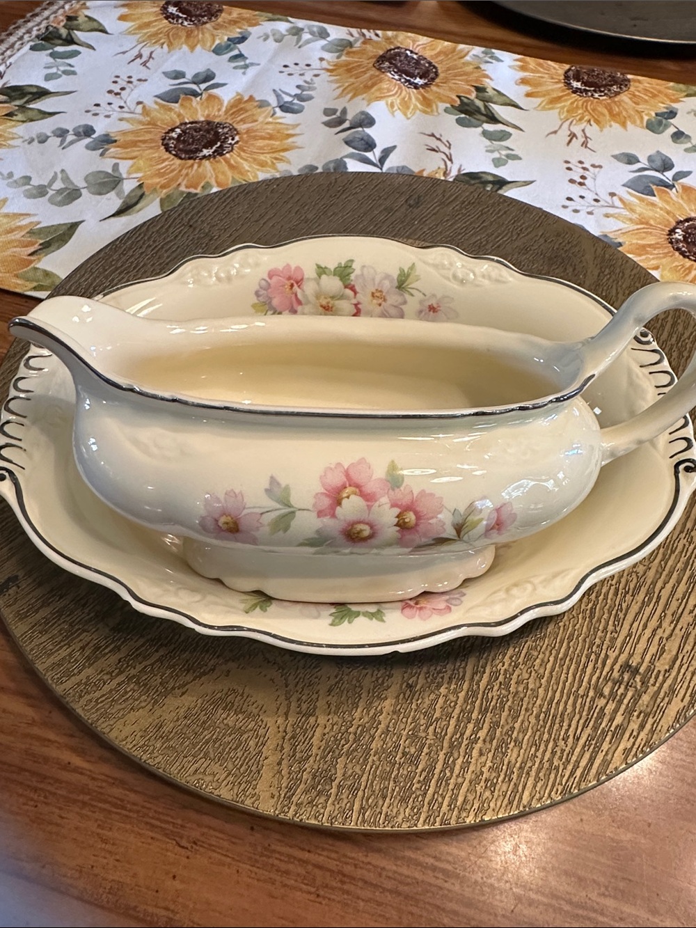Homer laughlin Virginia  Floral Porcelain Gravy Boat with oval bowl